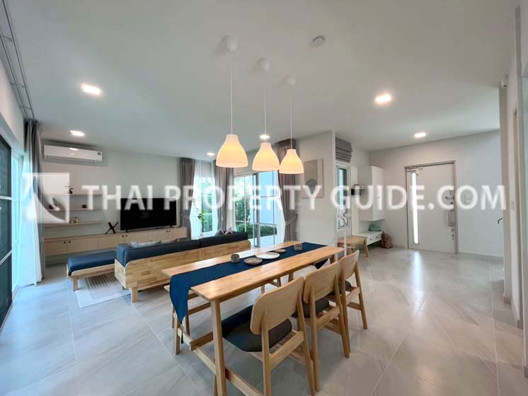 House with Shared Pool for rent in Bangnatrad